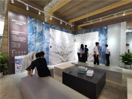 岩板入侵石材渠道 40 建陶品牌闪耀厦门石材展